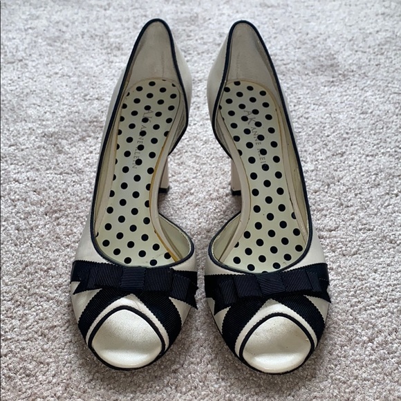 Anne Klein Demos Nude Leather Heel w/ Black Bow - Picture 13 of 14